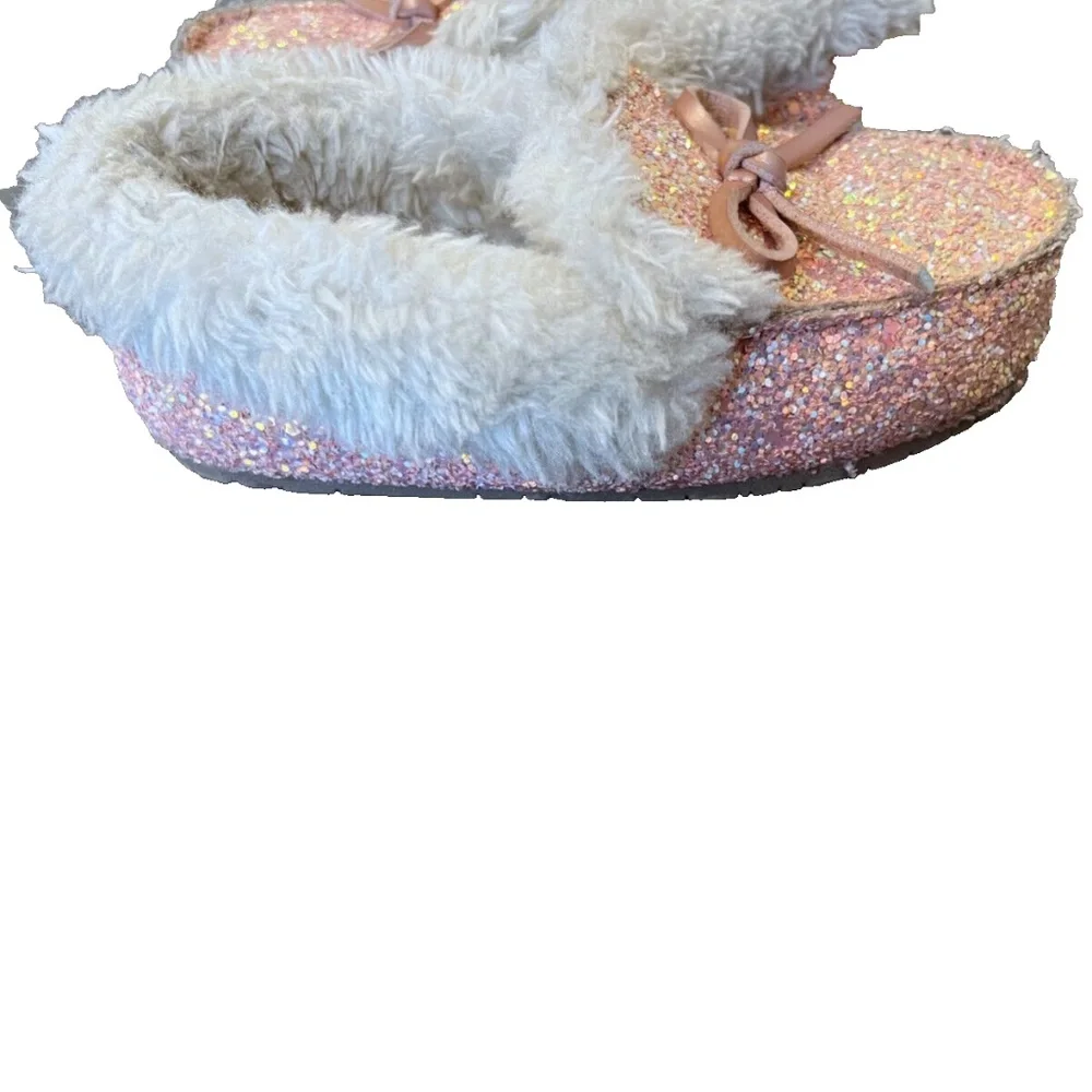 Little Girls Cat & Jack Pink Sparkly Faux Fur Moccasin Slippers Size 8